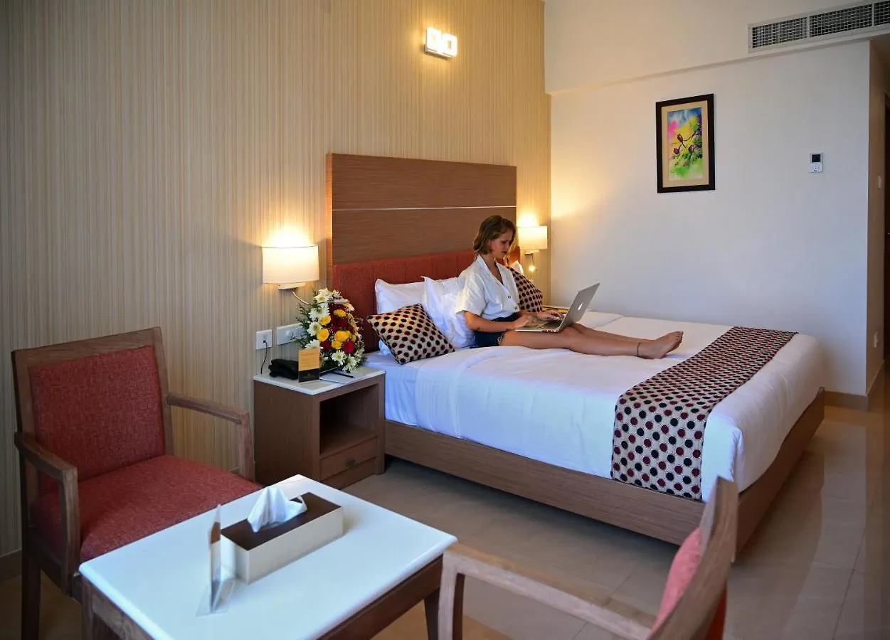 Tribute Royale Hotel Kochi 4*,