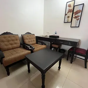 hotel-gee-bee-palace.hotels-munnar.com/