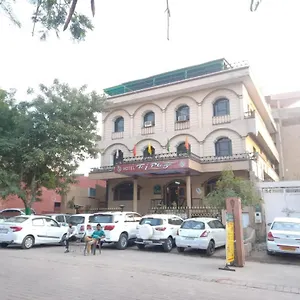 https://taj-plaza-hotel.agrahotelsindia.net